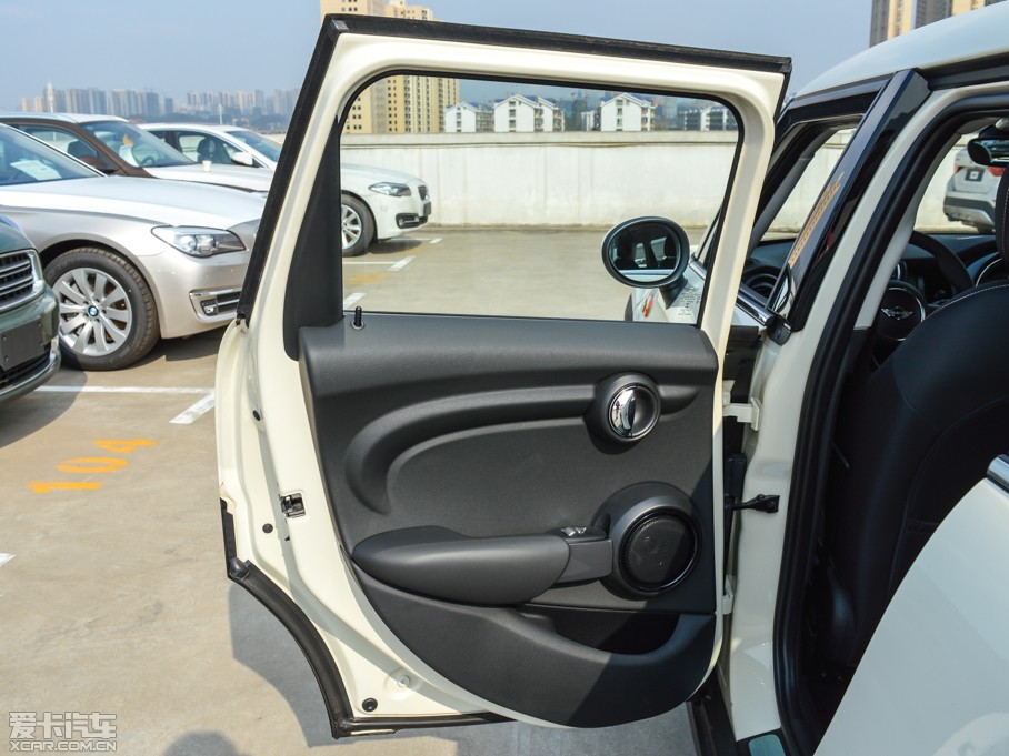 2015MINI 5-DOOR ONE MT