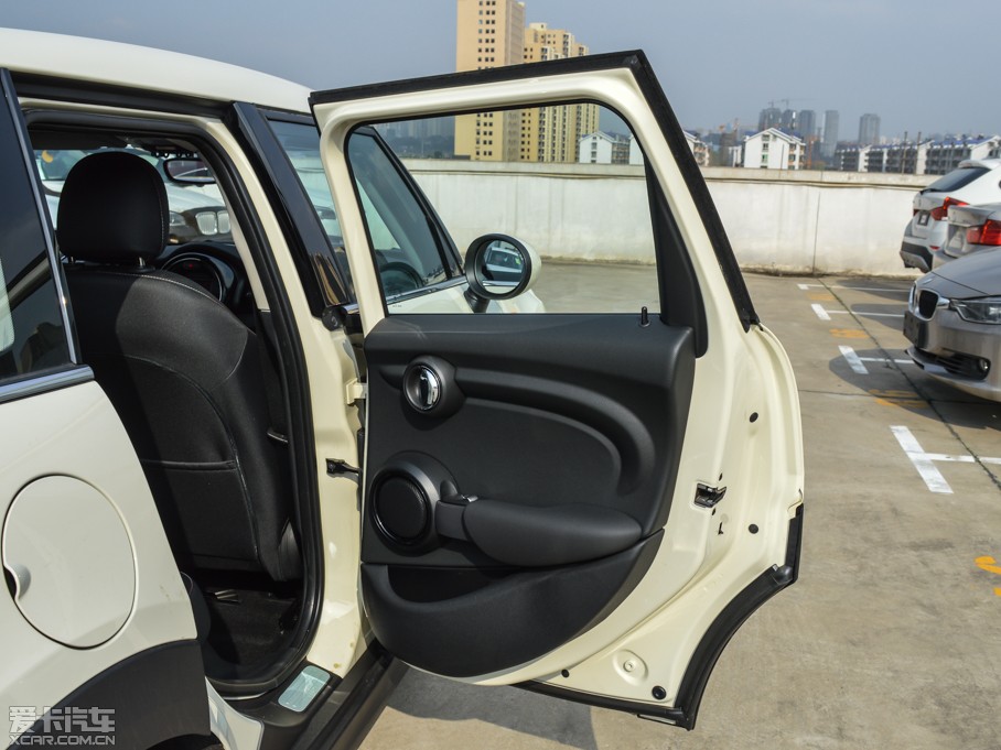 2015MINI 5-DOOR ONE MT