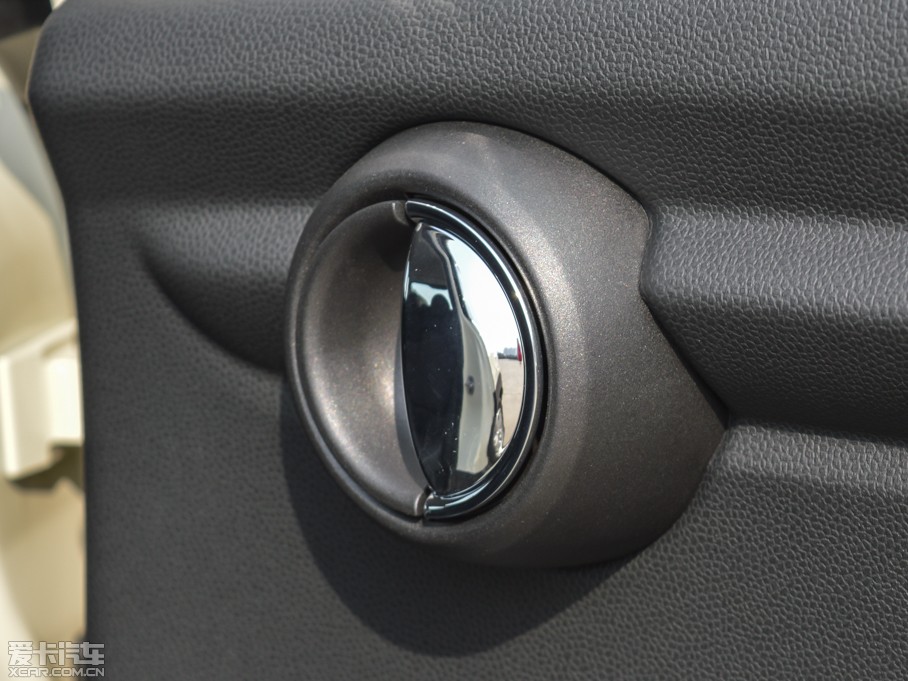 2015MINI 5-DOOR ONE MT