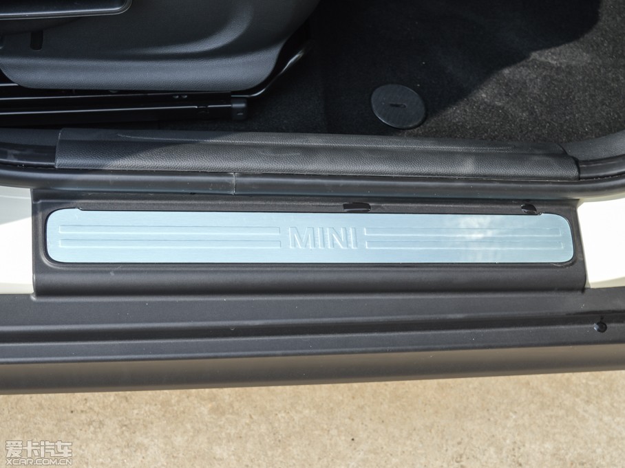 2015MINI 5-DOOR ONE MT