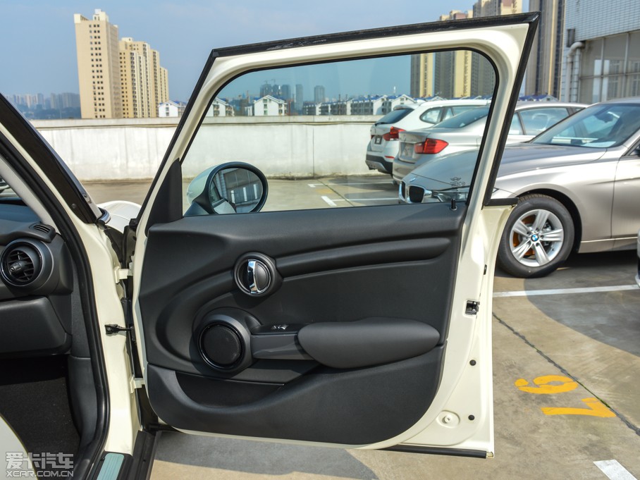 2015MINI 5-DOOR ONE MT