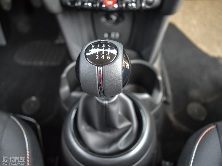 2015MINI 5-DOOR ONE MT