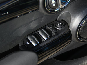2015款5-DOOR COOPER S 主驾车窗控制区	