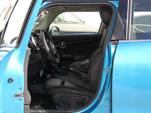 2015款5-DOOR COOPER S 前排空间