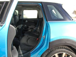 2015款5-DOOR COOPER S 后排空间