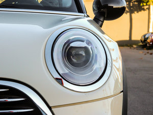 2015款5-DOOR COOPER Excitement 大灯