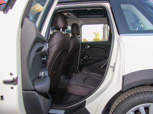2015款5-DOOR COOPER Excitement 后排空间