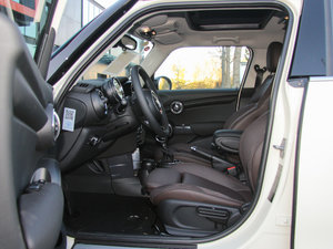 2015款5-DOOR COOPER Excitement 前排空间