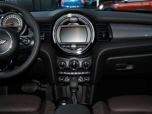 2015款5-DOOR COOPER Excitement 中控台
