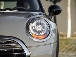 2015款5-DOOR COOPER Fun 大灯
