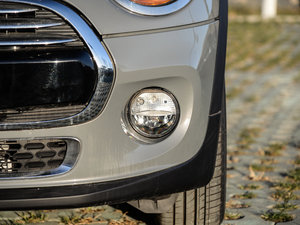 2015款5-DOOR COOPER Fun 前雾灯