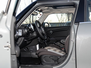 2015款5-DOOR COOPER Fun 前排空间