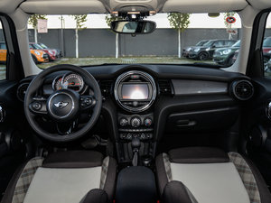 2015款5-DOOR COOPER Fun 内饰全景