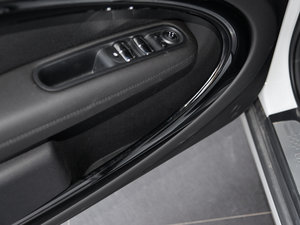 2015款COOPER S All 4 进藏限量版 前门储物空间