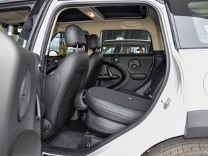 2015款COOPER S All 4 进藏限量版 后排座椅放倒