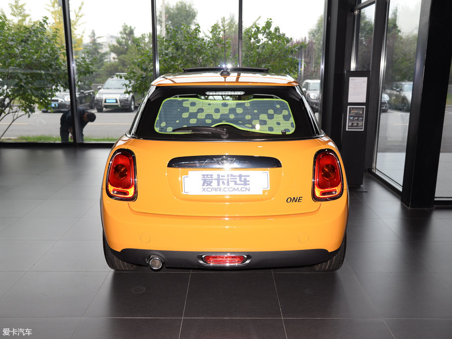 2016MINI 5-DOOR ONE