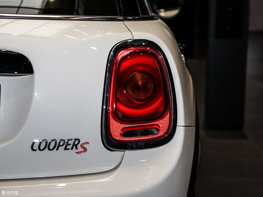 2016MINI 5-DOOR COOPER S