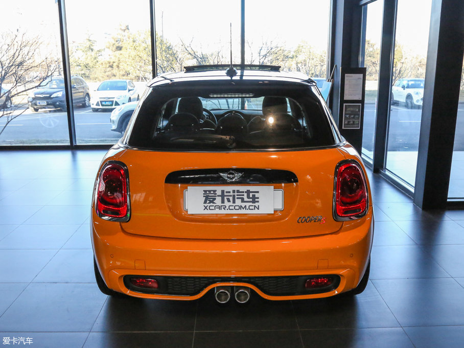 2016MINI 5-DOOR COOPER S