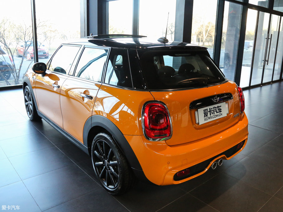 2016MINI 5-DOOR COOPER S