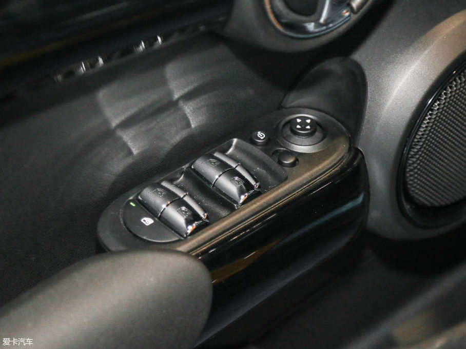 2016MINI 5-DOOR COOPER S