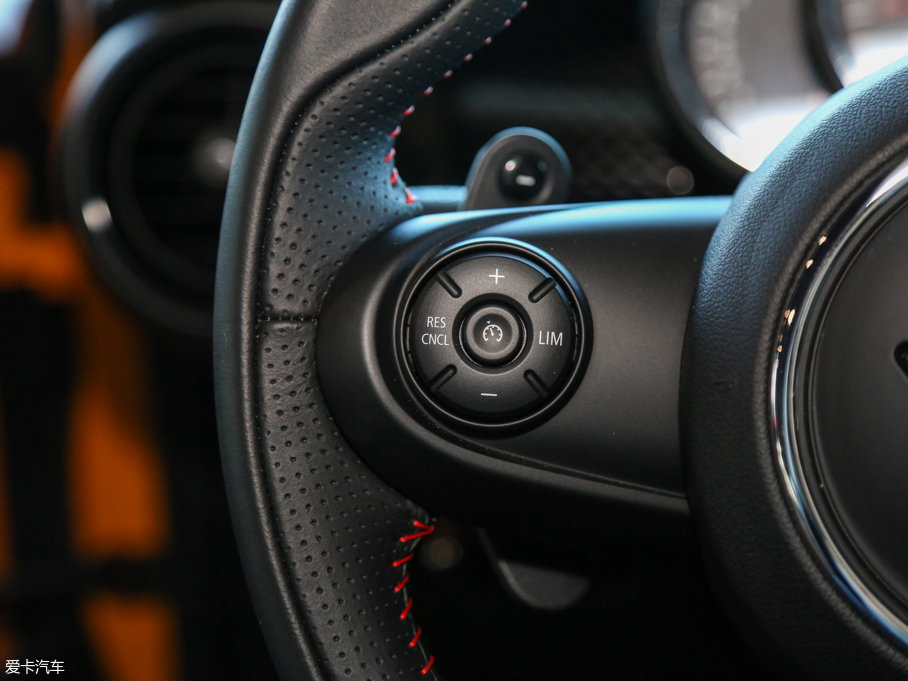 2016MINI 5-DOOR COOPER S