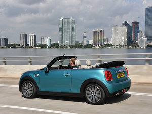 20163-DOOR ONE MT w^