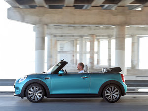 20163-DOOR ONE MT w^