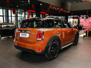 2017款COOPER ALL4 旅行家 左后45度