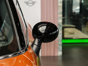 2017款COOPER ALL4 旅行家 后视镜