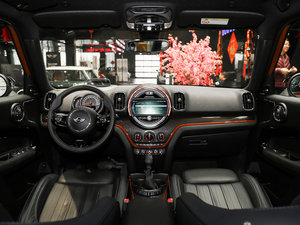 2017款COOPER ALL4 旅行家 内饰全景
