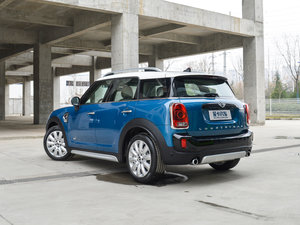 2017款COOPER S ALL4 探险家 左后45度