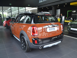 2017款COOPER ALL4 左后45度