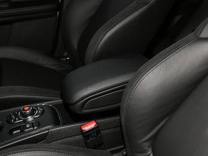 2017款COOPER S ALL4 旅行家 中央扶手箱