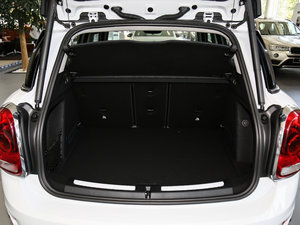 2017款COOPER S ALL4 旅行家 行李厢空间