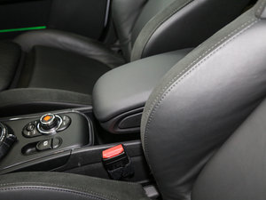 2017款COOPER S ALL4 中央扶手箱