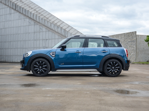 2017款COOPER ALL4 探险家 正侧（左）