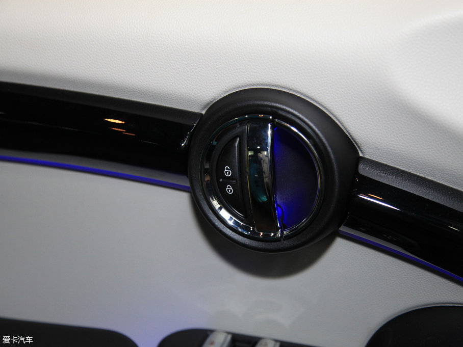 2017MINI 3-DOOR COOPER ձ{