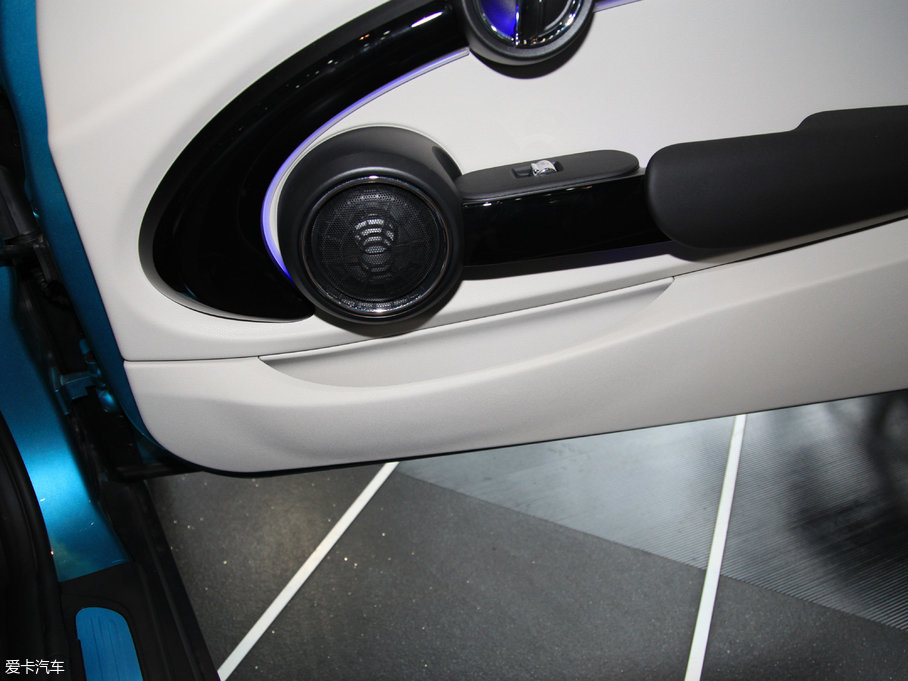 2017MINI 3-DOOR COOPER ձ{