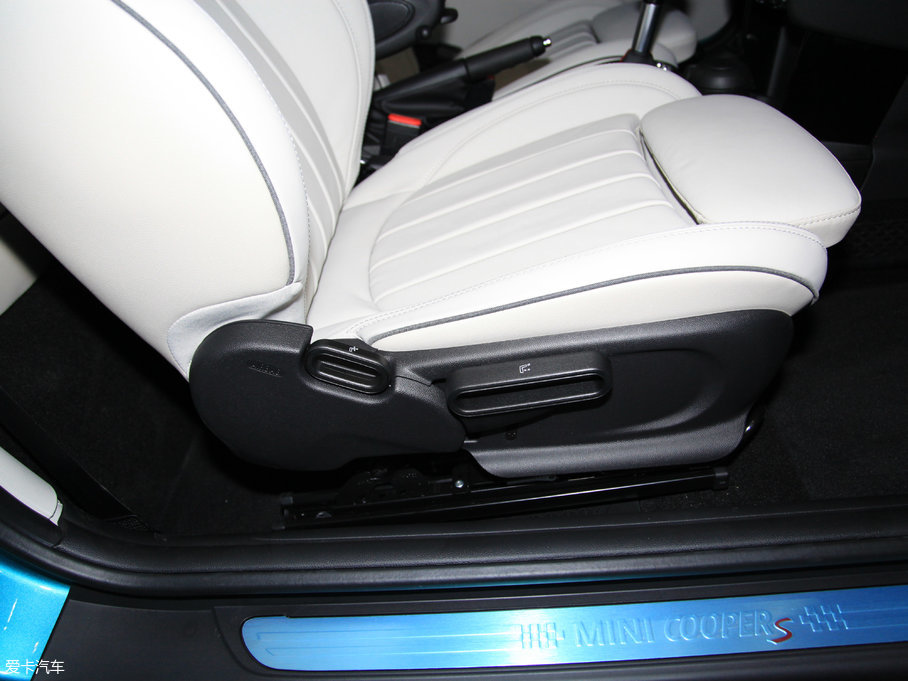 2017MINI 3-DOOR COOPER ձ{