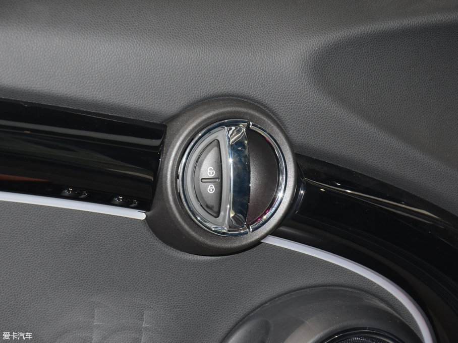 2018MINI 5-DOOR COOPER SEVENo