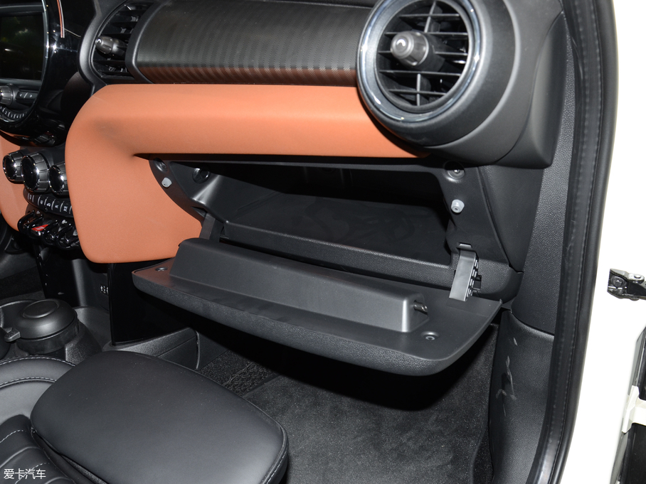 2018MINI 5-DOOR COOPER SEVENo