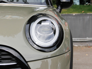 2018款五门版 2.0T COOPER S 艺术家 大灯