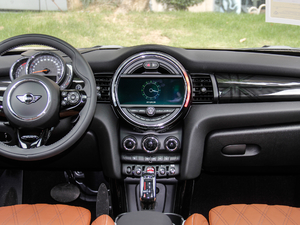 2018款五门版 2.0T COOPER S 艺术家 中控台
