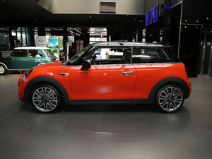 2018款三门版 2.0T COOPER S 经典派 正侧（左）
