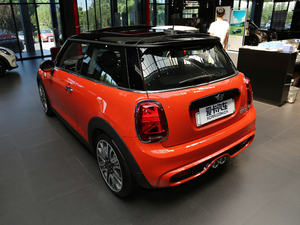 2018款三门版 2.0T COOPER S 经典派 左后45度