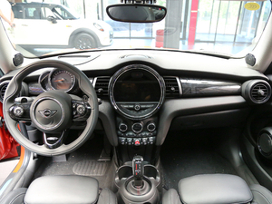 2018款三门版 2.0T COOPER S 经典派 内饰全景