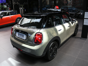 2018款五门版 1.5T COOPER 经典派 左后45度