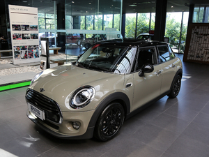 2018款五门版 1.5T COOPER 经典派 左前45度