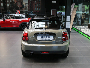2018款五门版 1.5T COOPER 经典派 正后	