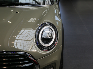 2018款五门版 1.5T COOPER 经典派 大灯
